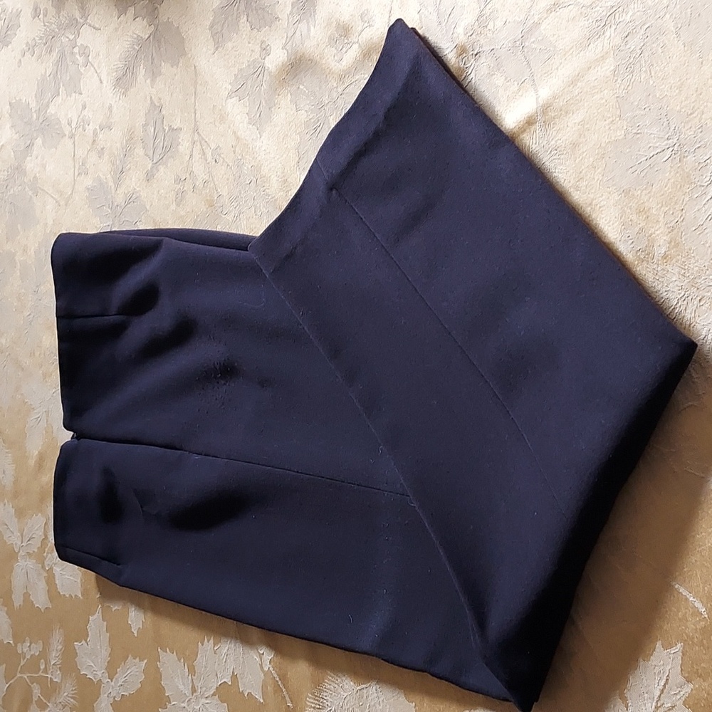 Little black pant, ladies